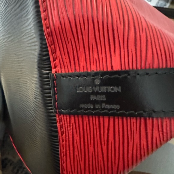 LOUIS VUITTON Epi Petit Noe Shoulder Bag - Picture 8 of 13